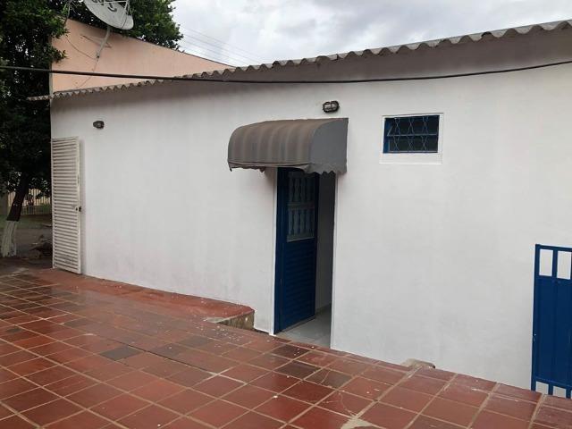 Alugo casa com ótima localização - Foto 7