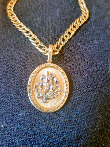 Cordão e pingente de ouro maciço