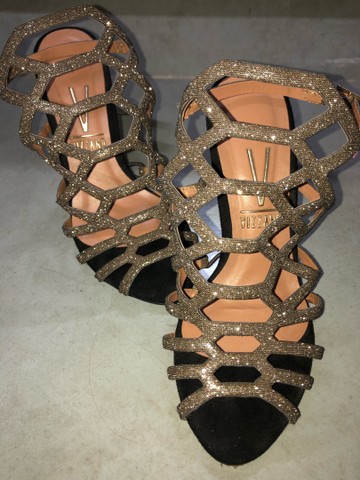 Sandália de salto Vizzano gladiadora brilhosa - Roupas e calçados -  Loteamento Celina Park, Goiânia 1014131689 | OLX