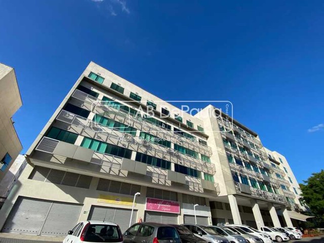 VENDE OU ALUGA - MIX MALL & BUSINESS - SALA COMERCIAL COM 20 m² E LAVABO.