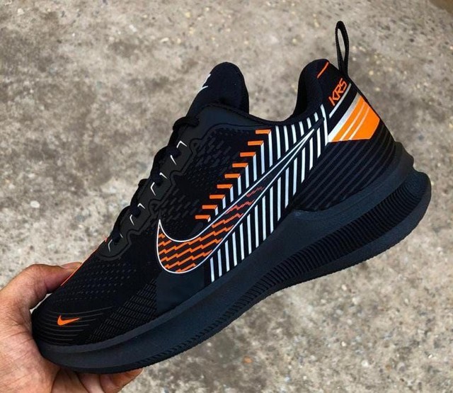 tenis da nike preto com laranja