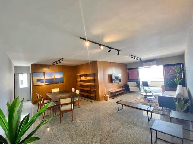 Apartamento para venda possui 250m2 - Frente Mar com 4 Suites - Foto 3