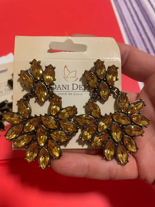 Brincos variados de strass e pedras - Foto 2