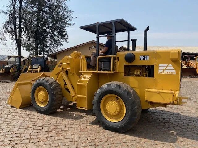 Vende-se Pá Carregadeira Fiiatallis FR12M  ano: 1985 - Foto 3
