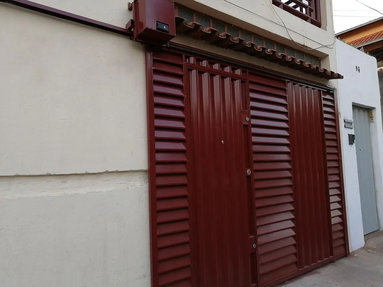 Portão de Aço com Design Moderno - Foto 5