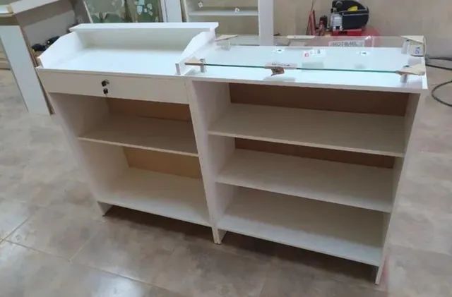 BALCÃO CAIXA + BALCÃO SIMPLES COM TAMPO DE VIDRO NOVO - Foto 2
