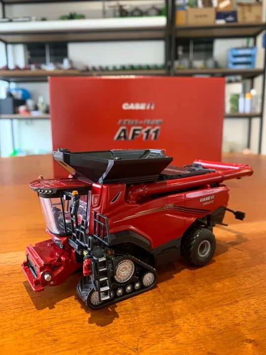 Miniatura Colheitadeira Case IH AF11 1/64 - Foto 3