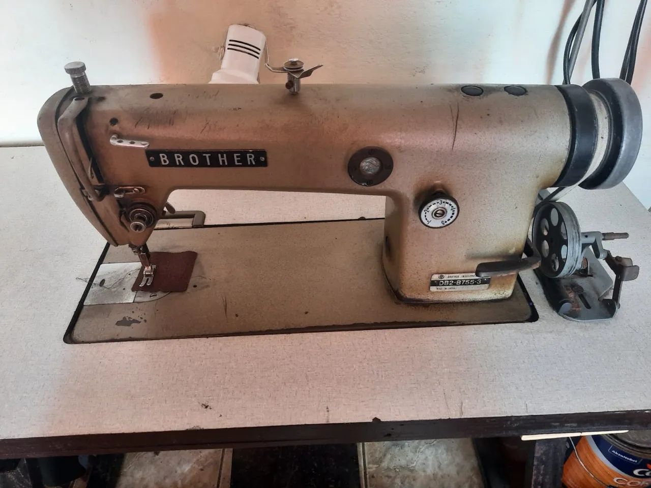 Máquina de costura reta industrial Brother