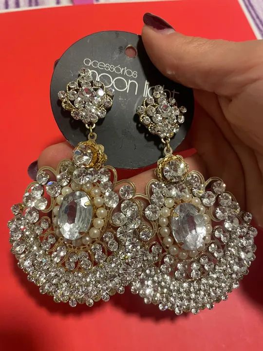 Brincos variados de strass e pedras - Foto 3