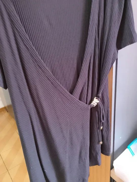 BLUSA PRETA - TamanhoG DE EXCELENTE QUALIDADE E ESTADO 