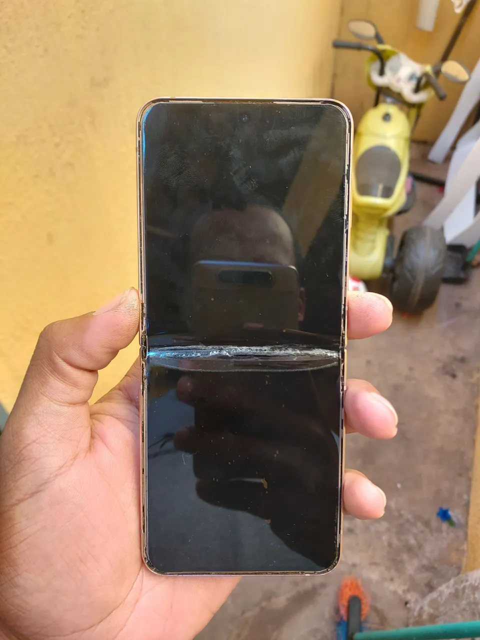 Z Flip 4 pra retirar peças ou conserto