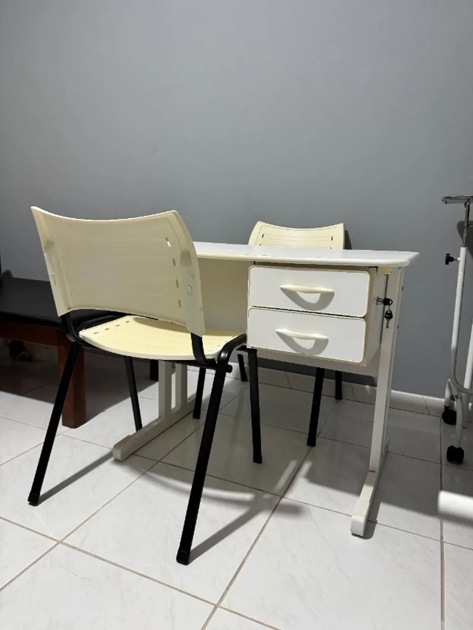 DOAÇÃO!!! Mesa de Escritório / Escrivaninha / Mesa de Estudos - Foto 3