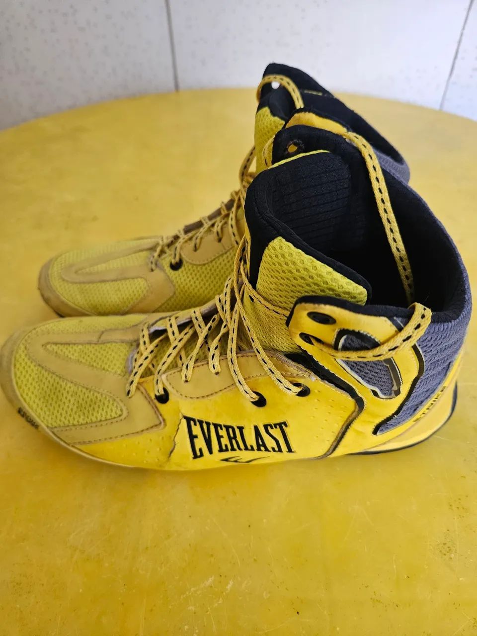 Vdo Botas semi novo para academia,  Treino etc. Só número 40 no precinho 55,00  cada Par - Foto 5