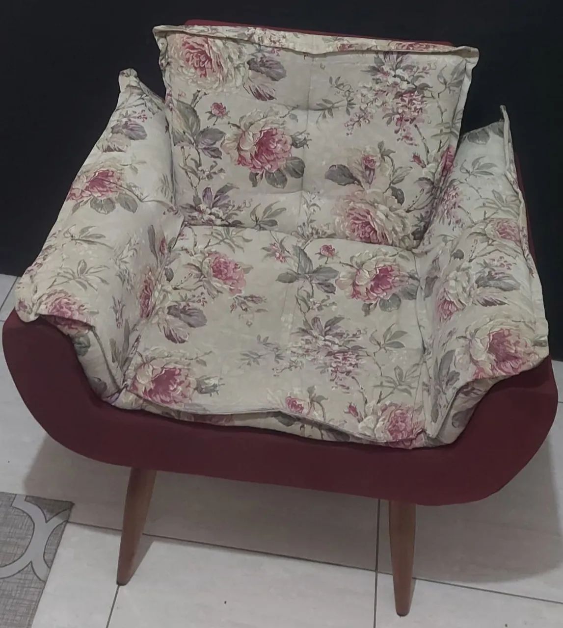 Poltrona Floral Confortável