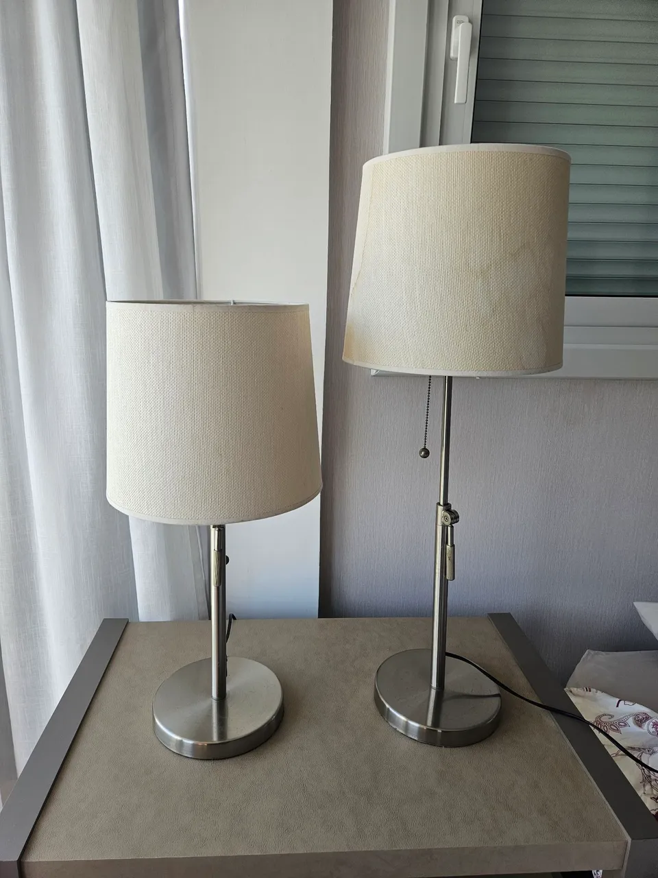 2 Abajures de mesa com design moderno
