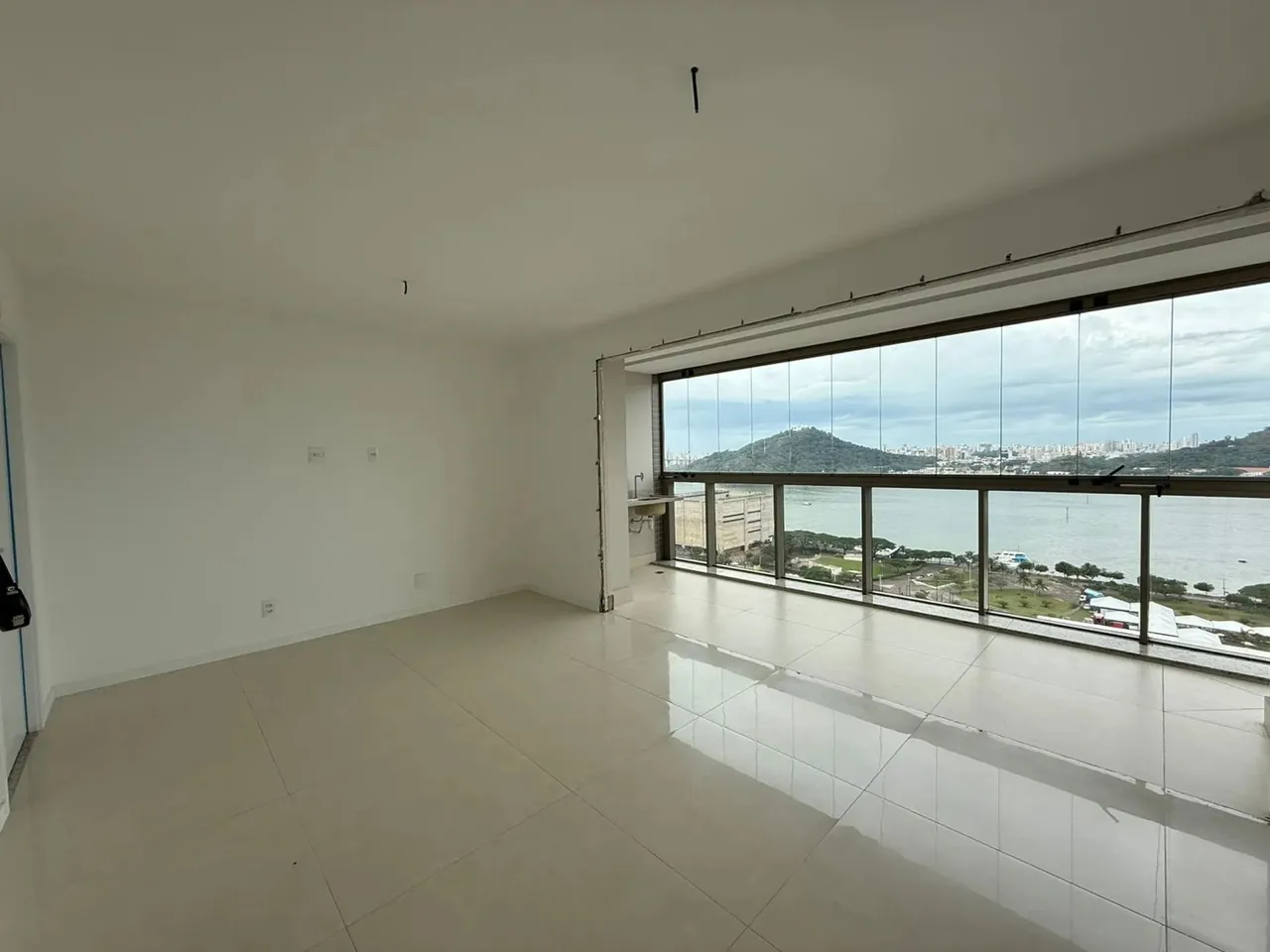Apartamento de alto padrão com 3 quartos para venda na Enseada do Sua, Vitória-ES