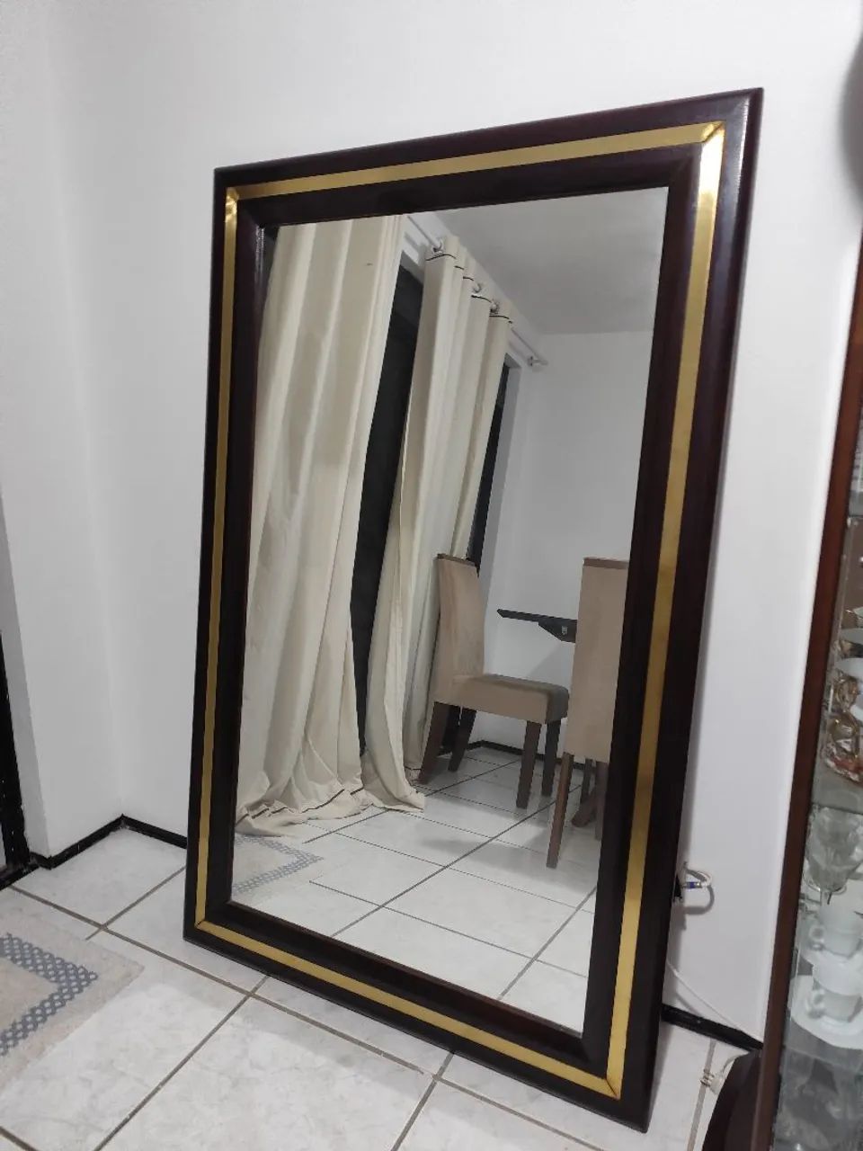 Espelho de Parede com Moldura Dourada