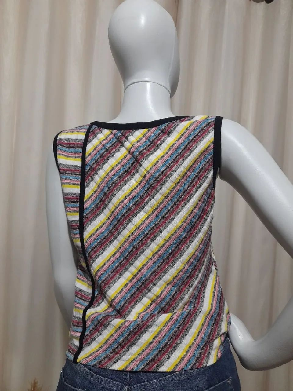 Blusa listrada sem manga - Foto 2