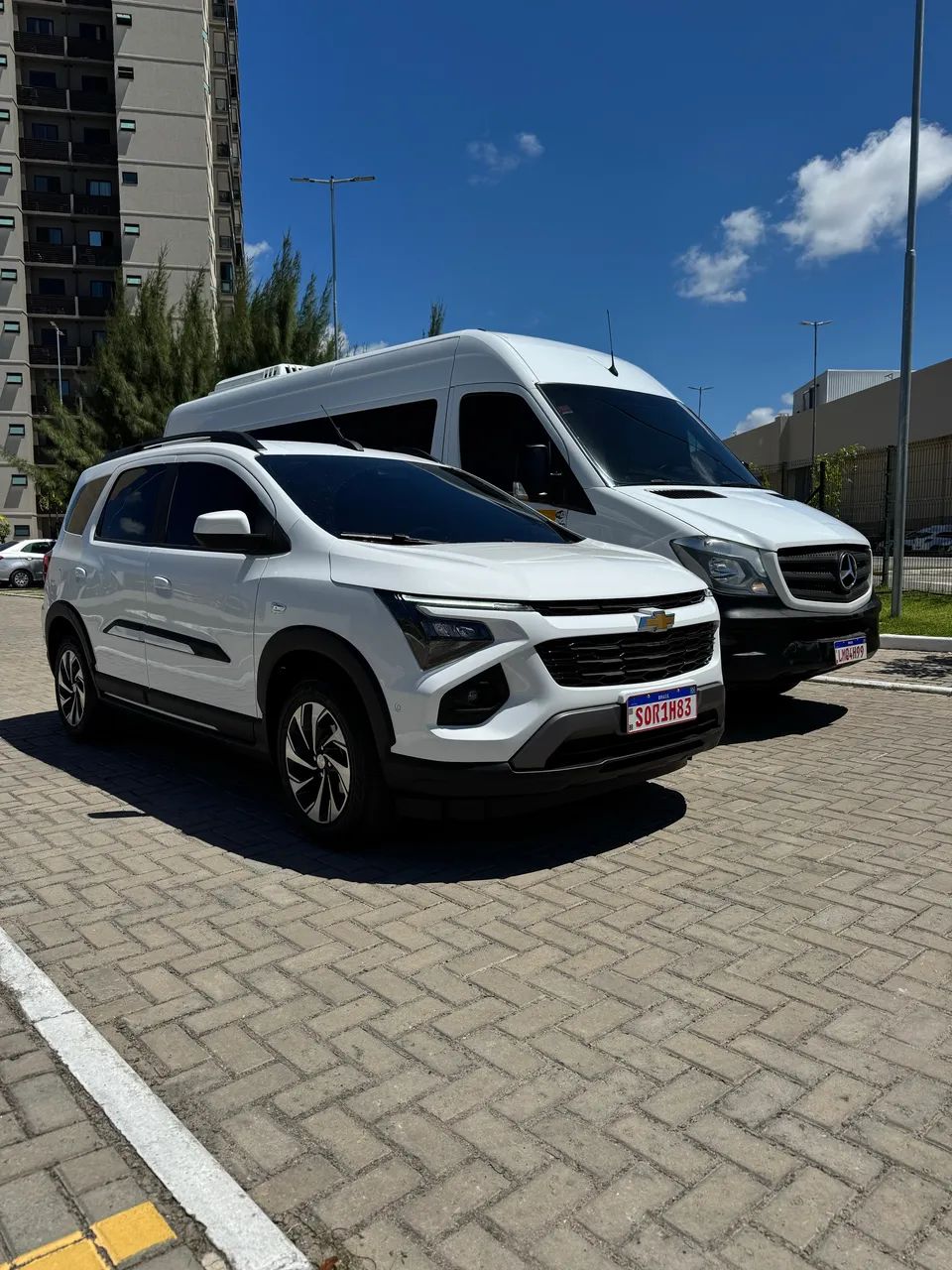 Alugamos van de 20 passageiros e carro executivo de 6 passageiros  - Foto 2