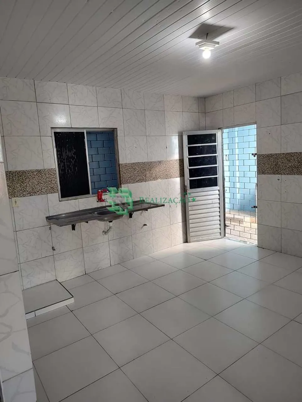 CASA DE CONDOMINIO *