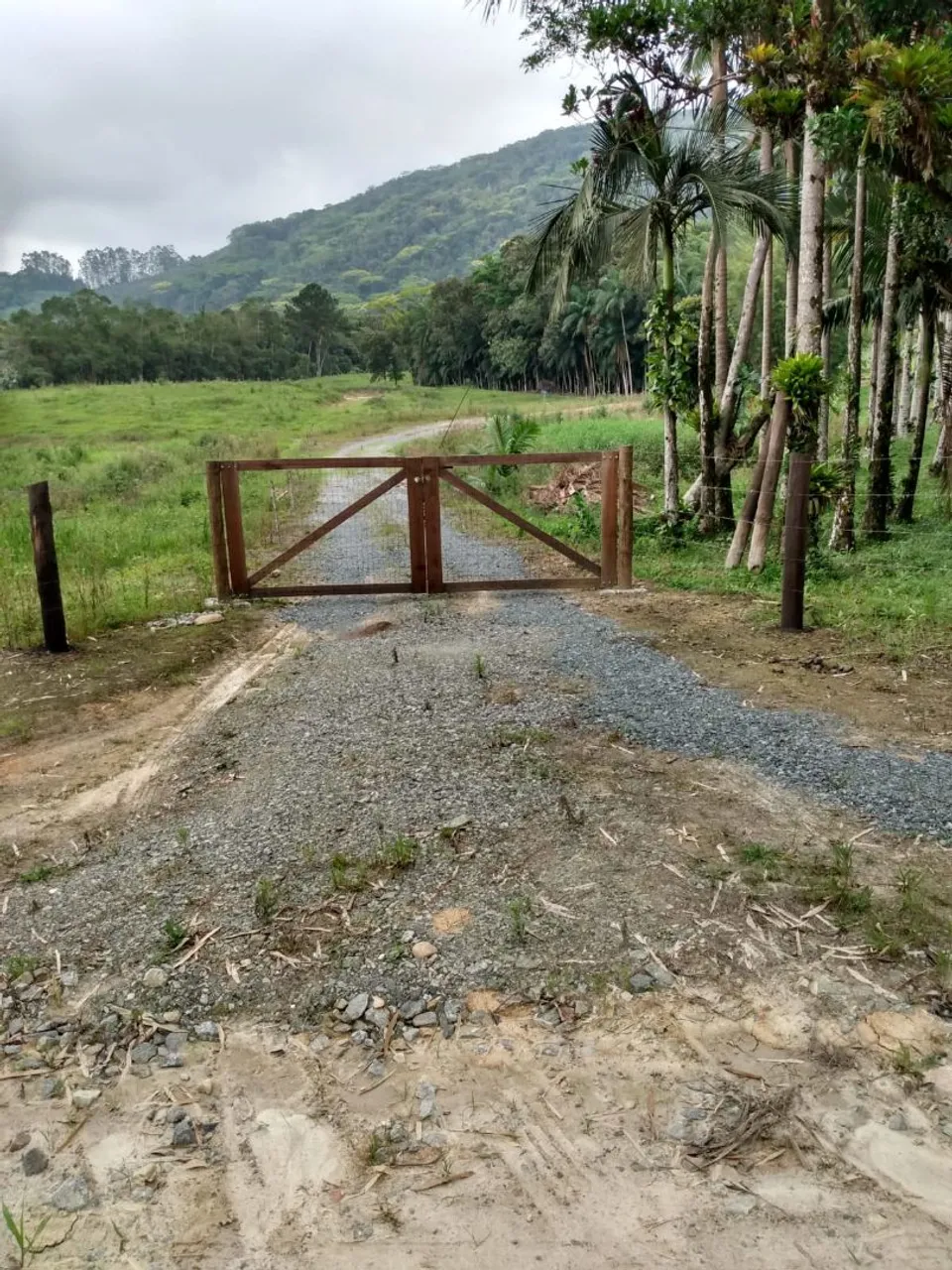 Aluga-se sítio em Itapoá