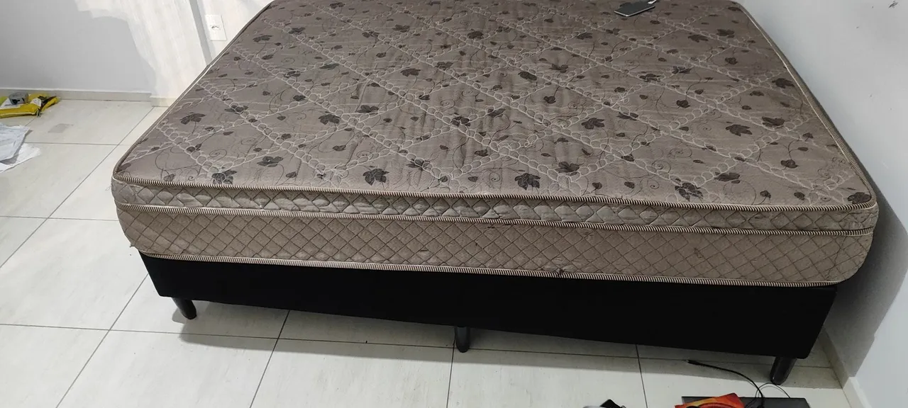 Cama box com colchão