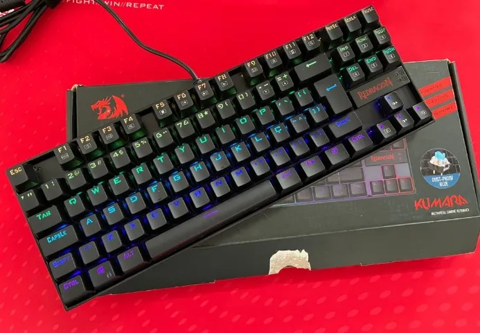Teclado Magnético Redragon Kumara Pro Rgb Preto Switch Red K552RGB-ABNT2 Português