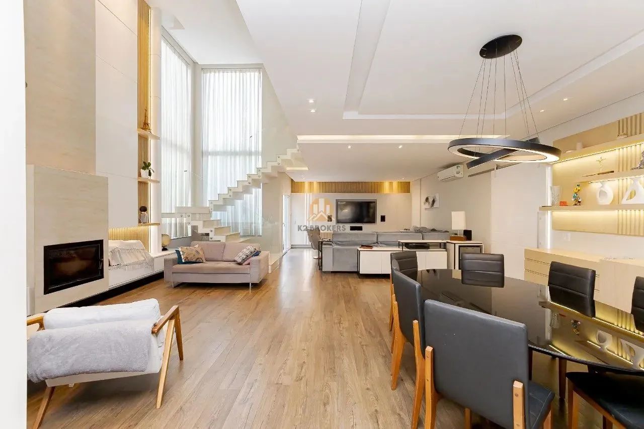 Casa à Venda no Condomínio Residencial Boulevard Bacacheri ! Alto Padrão com 450m², 4 Dorm