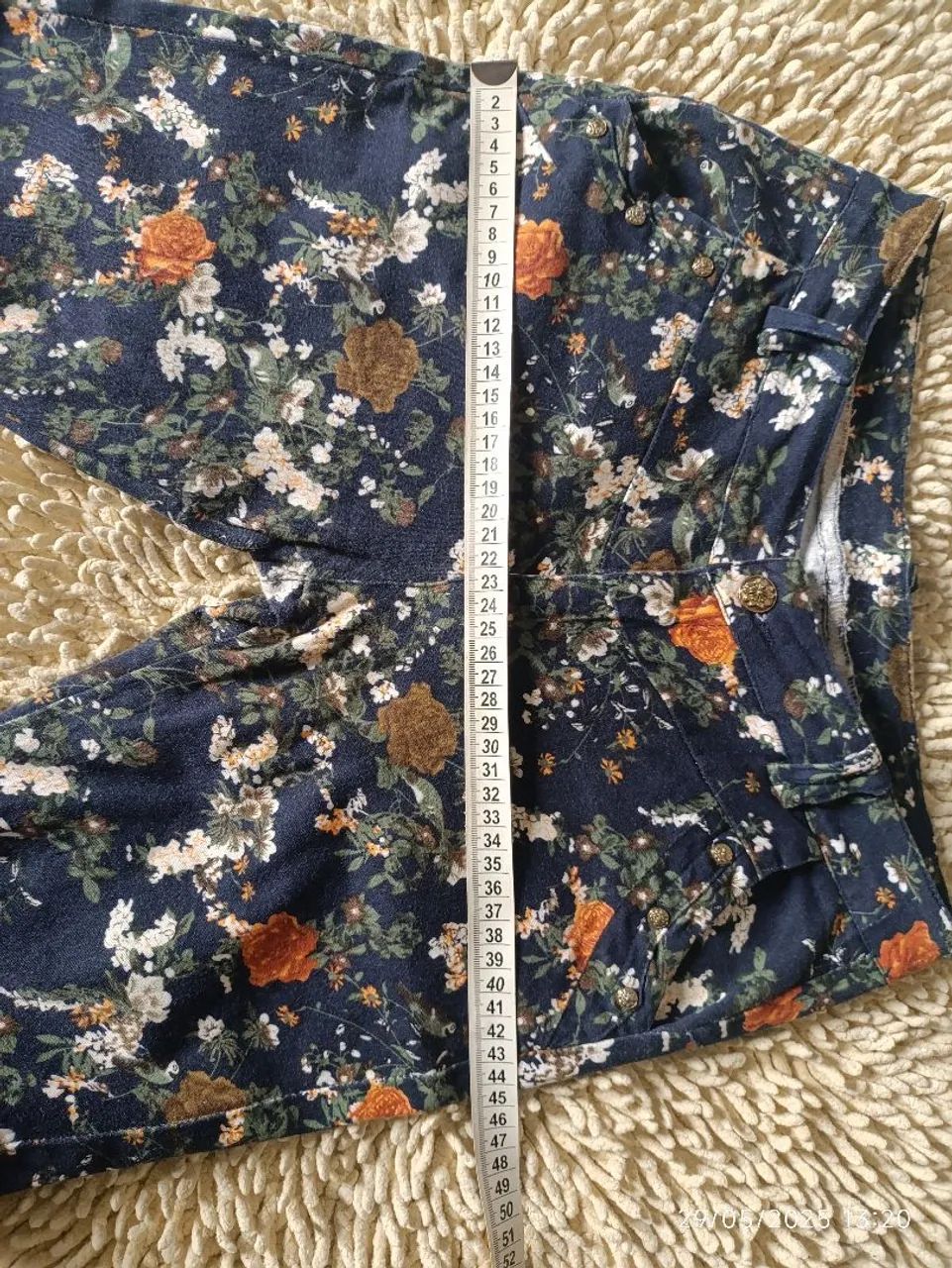Calça Jeans estampada floral com elastano - veste até 42. - Foto 4