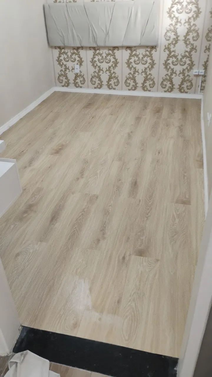 PISO VINILICO E LAMINADO