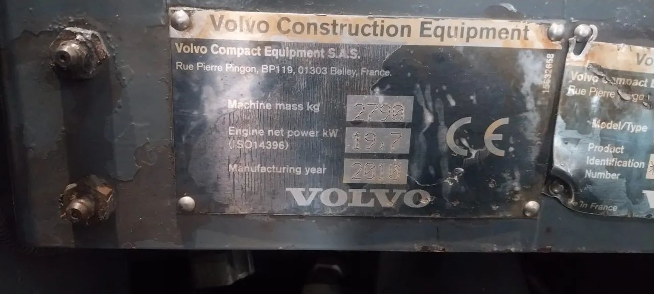 Mini escavadeira Volvo com martelo hidráulico - Foto 5