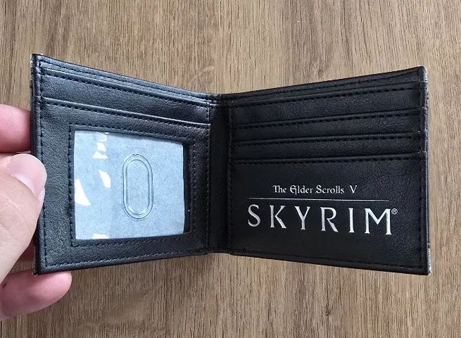 Carteira Couro Sintético e Ferro Skyrim Game Geek - Foto 4