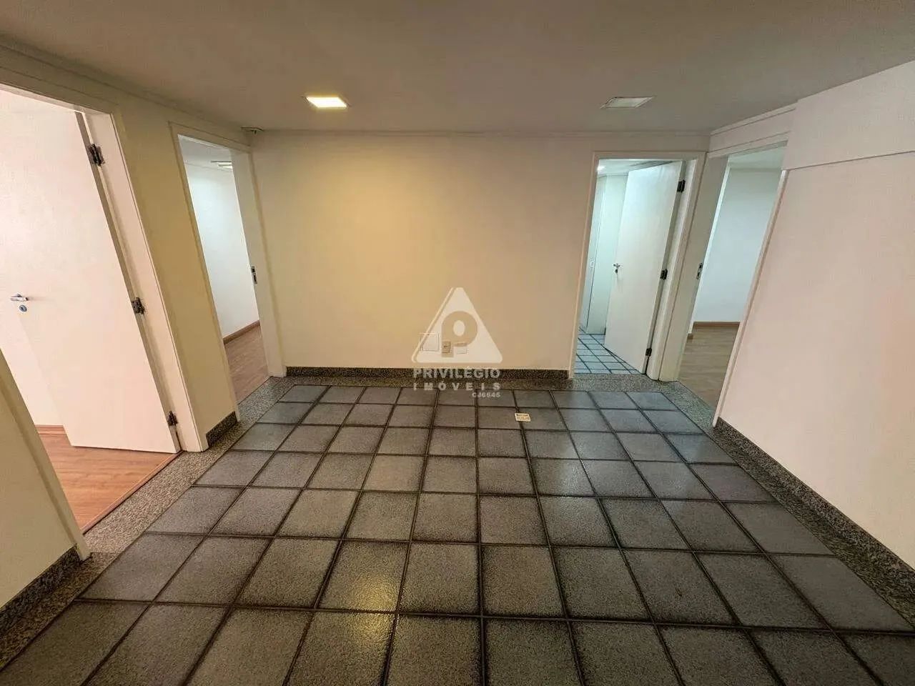 Sala Comercial Exclusiva de 189 m² no Centro  Região Blue, RJ - Foto 2