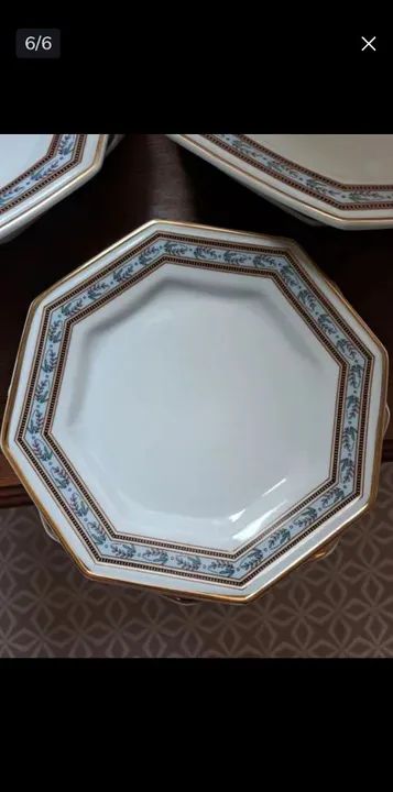Jogo de 6 pratos(sobremesa) de porcelana com detalhes em dourado
