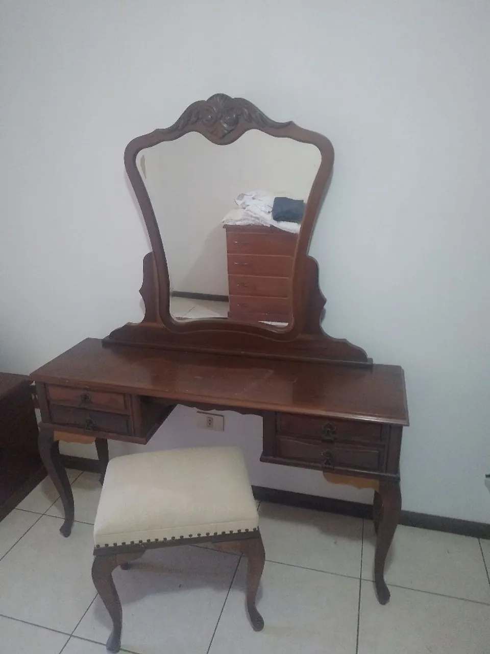 Penteadeira Clássica com Espelho e Banqueta
