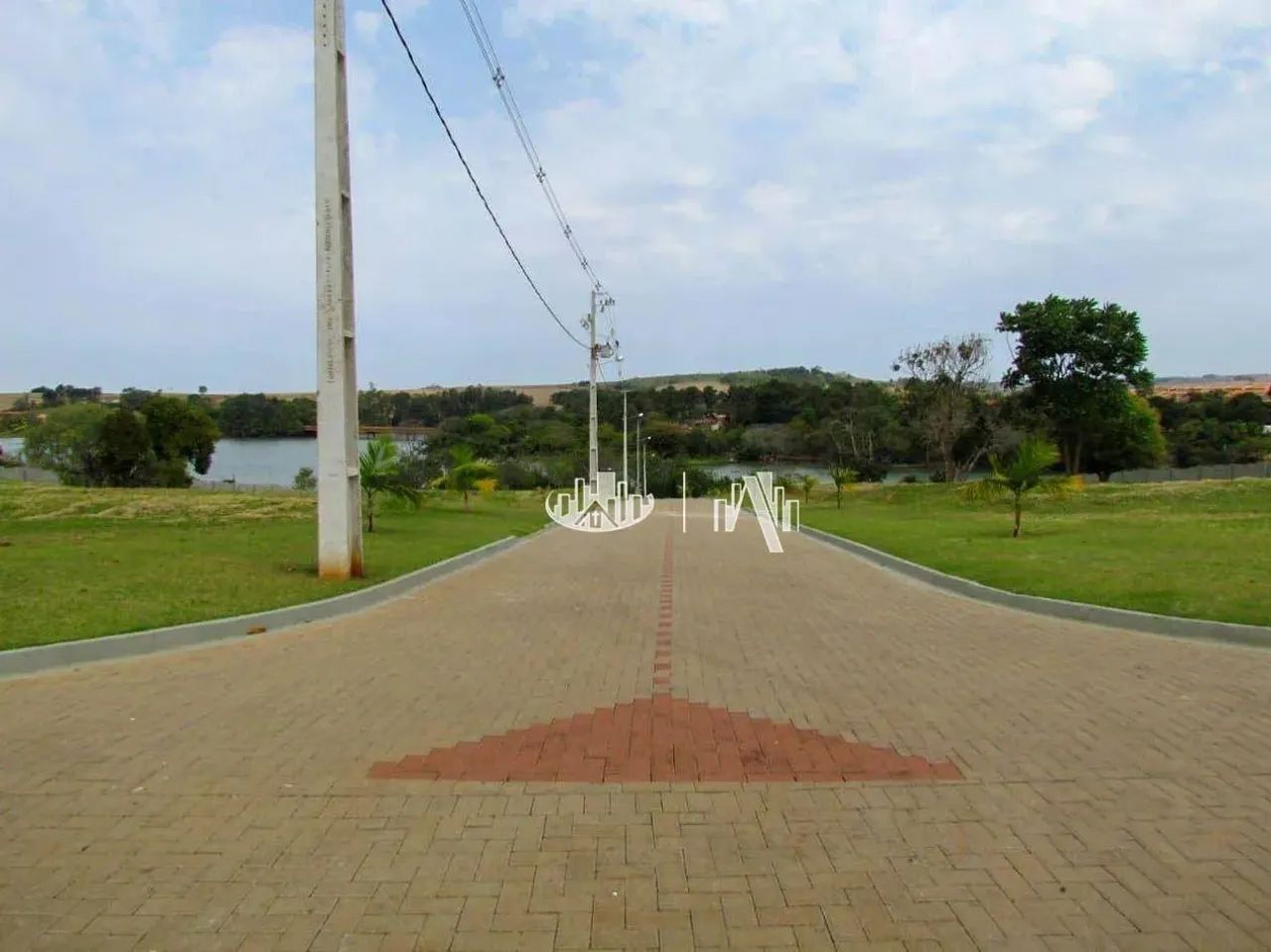 Terreno à venda, 616 m² por R$ 300.000,00 - Condomínio Shangrilá - Primeiro de Maio/PR