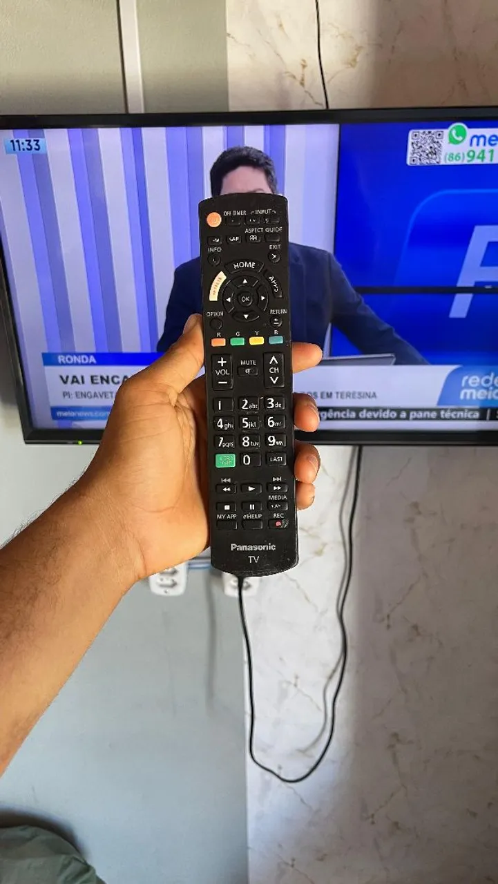 TV Panasonic com controle remoto