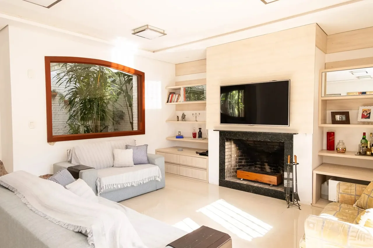 Sobrado à venda no Areal com 439 m², 6 dormitórios, 4 salas, espaço gourmet, 2 lareiras, ó