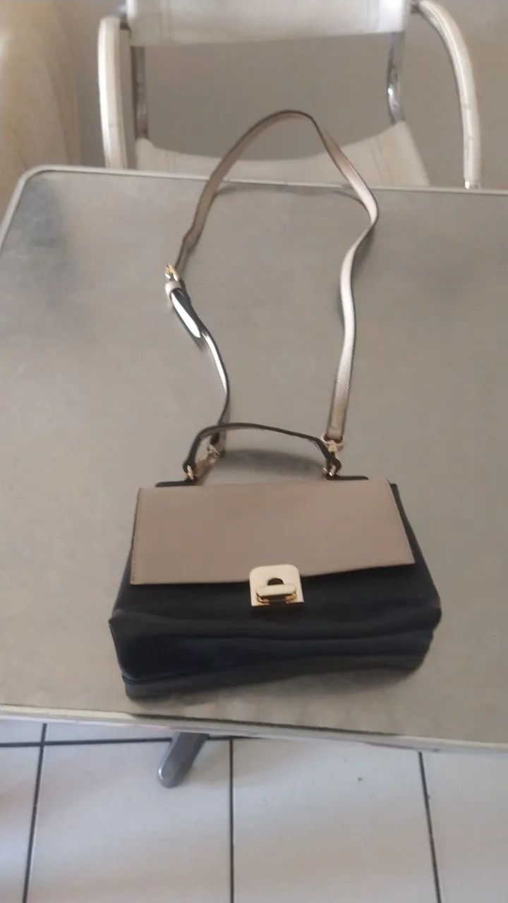 Bolsa de Ombro Elegante com Detalhes em Bege - Foto 2