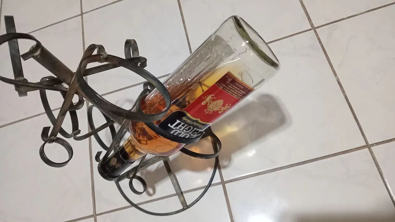 Suporte de vinho decorativo