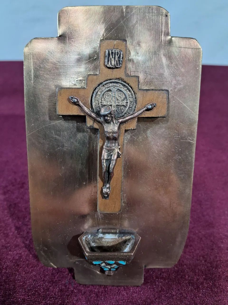 Placa de metal com Cristo de madeira - Foto 2