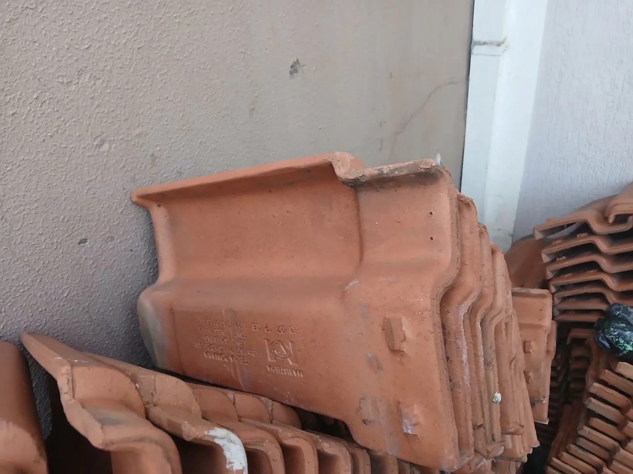 Telhas de barro usadas