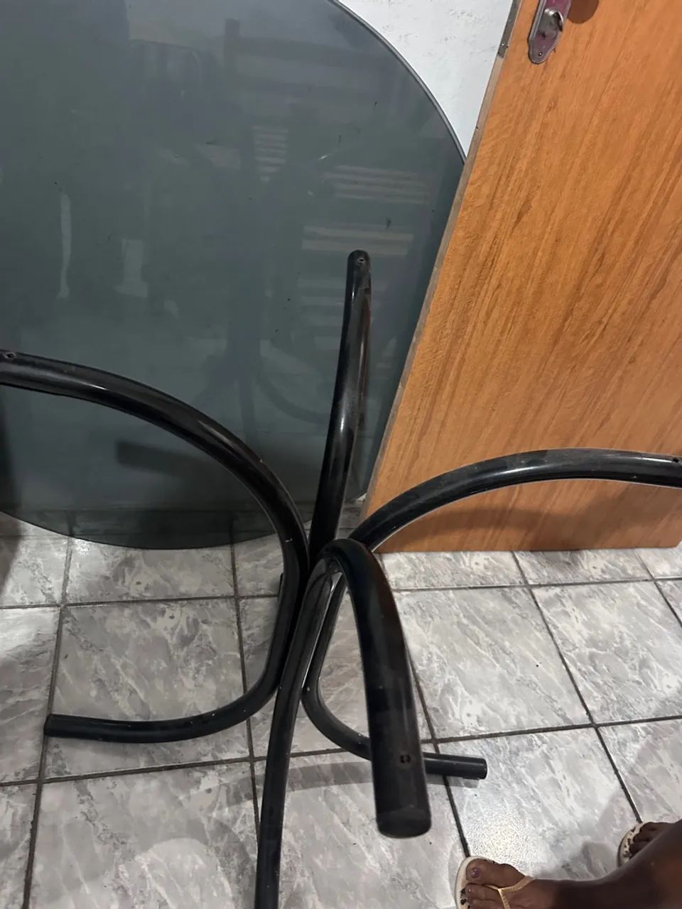 Mesa de centro com tampo de vidro 95cm  - Foto 2