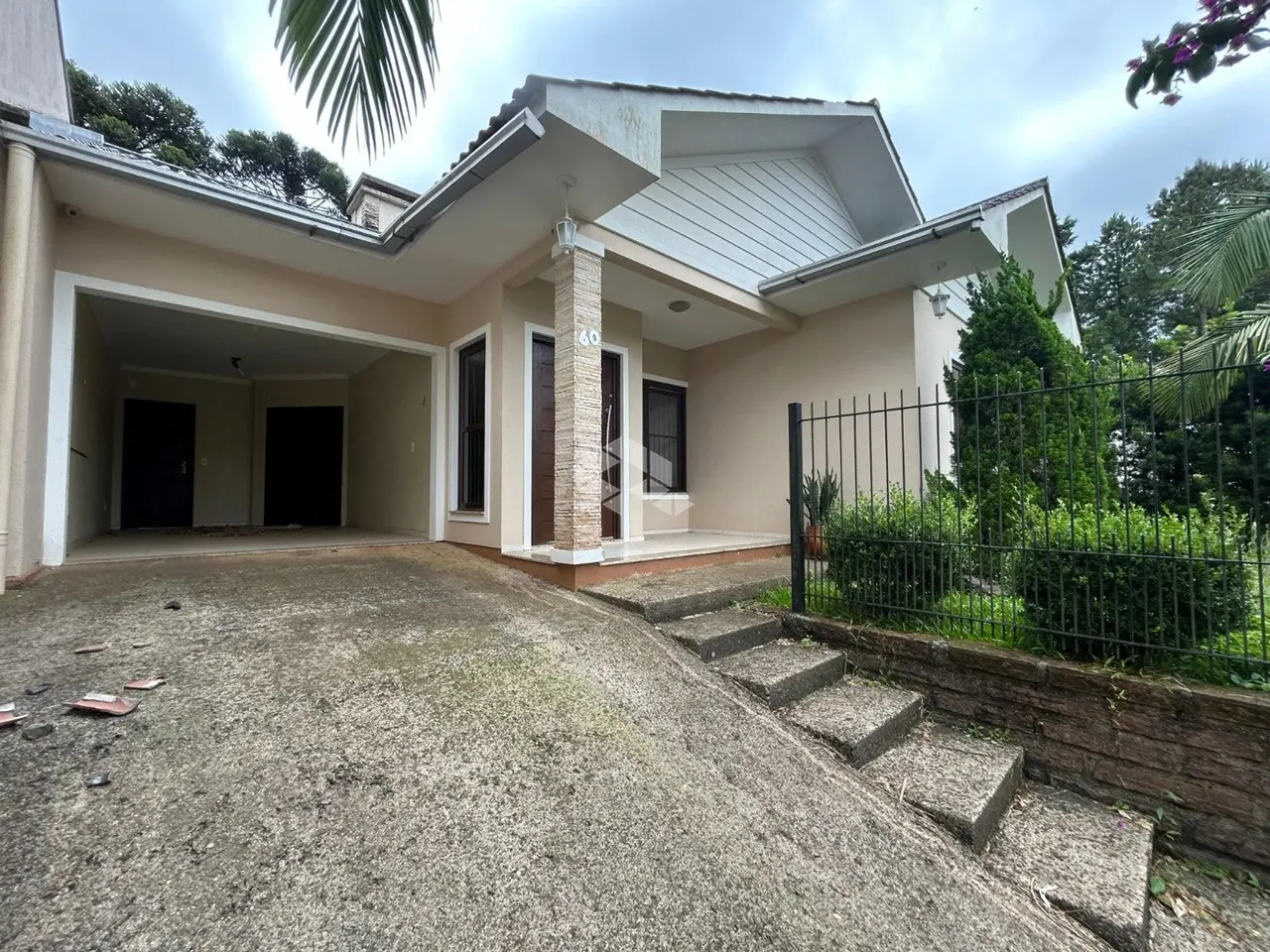 Casa de 3 dormitórios com quiosque e piscina em Linha Santa Cruz