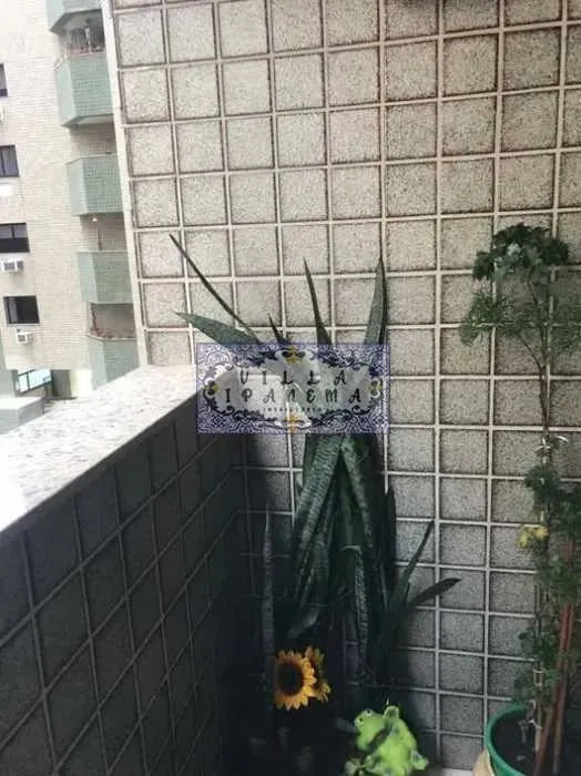 TIJUCA, APTO DE 80 M², VARANDA, SALA, 2 QTS (1 SUÍTE), 3 BANHS, VAGA, PRÉDIO PISCINA, PLAY