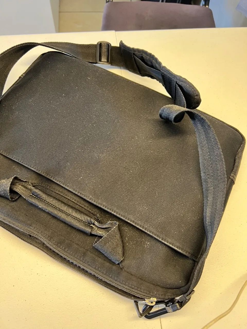  bolsa executiva pasta carteiro marca TARGUS seminova  - Foto 3