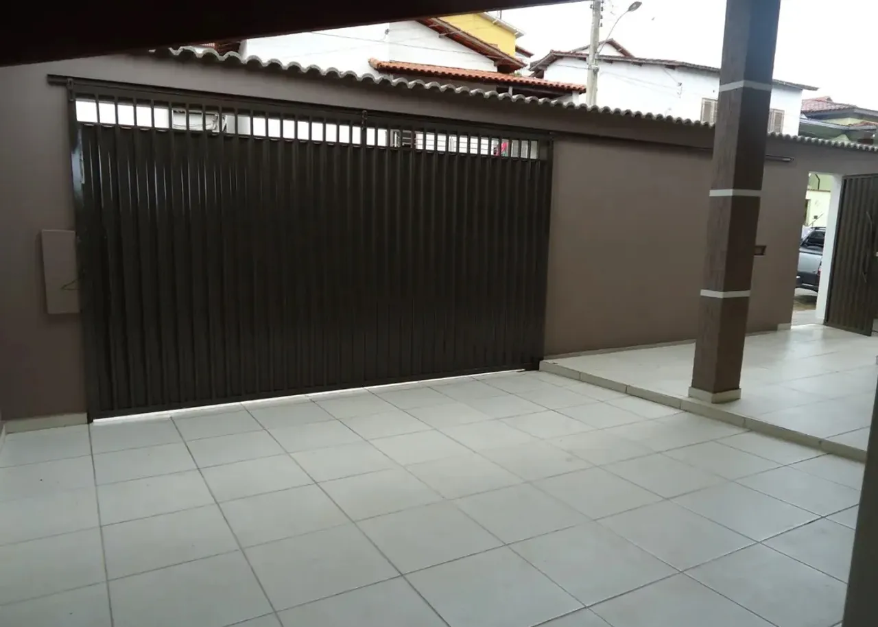 CASA EM BOA LOCALIZAÇÃO