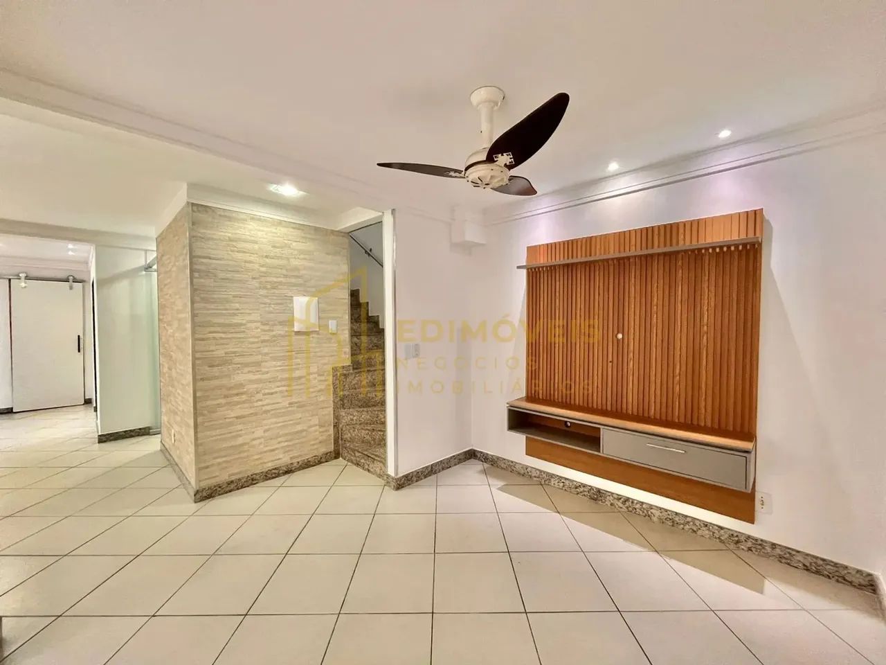 Incrível casa com piscina e rooftop em Jardim Camburi  venha conhecer! - Foto 3