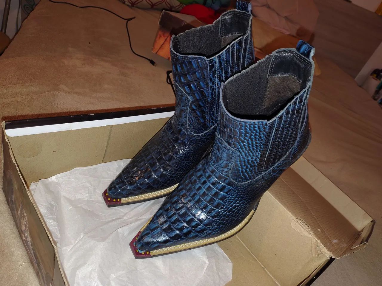 250,00Botas de couro azul exótico - Foto 2