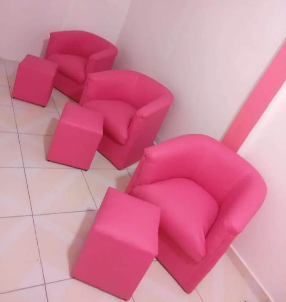 Conjunto de poltronas e puffs - Foto 2